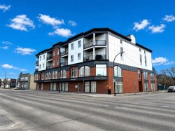 303-4901 46 Street Red Deer, AB T4N 1N2