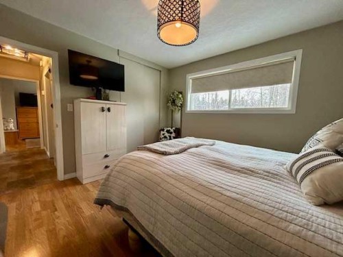 502 Plover Close, Pelican Point, AB - Indoor Photo Showing Bedroom