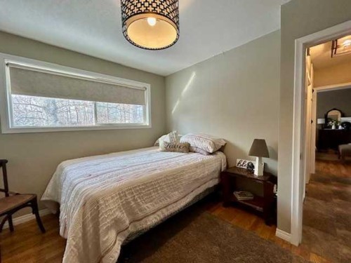 502 Plover Close, Pelican Point, AB - Indoor Photo Showing Bedroom