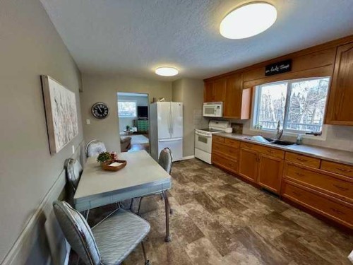 502 Plover Close, Pelican Point, AB - Indoor