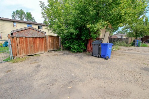 36 Mcblane Close, Red Deer, AB - Outdoor