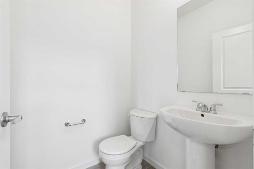 15 Emberside Park, Cochrane, AB - Indoor Photo Showing Bathroom