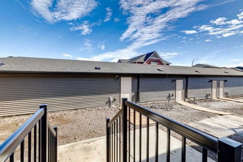 15 Emberside Park, Cochrane, AB - Outdoor