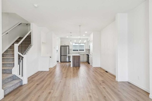 15 Emberside Park, Cochrane, AB - Indoor Photo Showing Kitchen