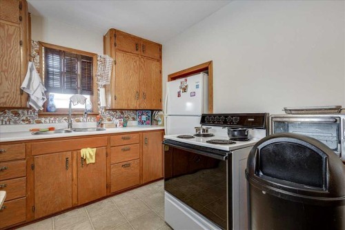 3912 55 Avenue, Red Deer, AB - Indoor Photo Showing Kitchen With Double Sink