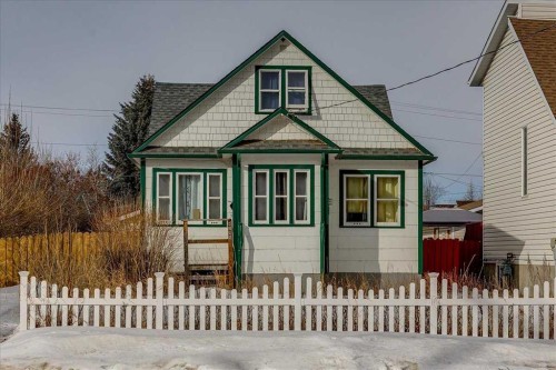 3912 55 Avenue, Red Deer, AB - Outdoor