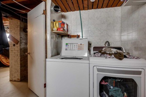 3912 55 Avenue, Red Deer, AB - Indoor Photo Showing Laundry Room