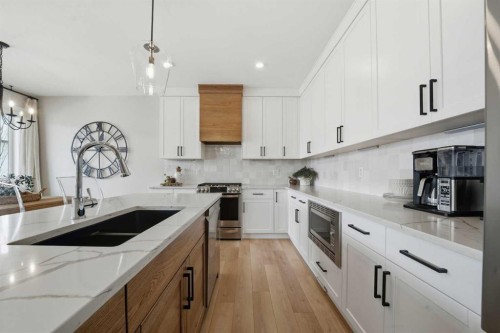 27 Eaton Crescent, Red Deer, AB - Indoor Photo Showing Kitchen With Double Sink With Upgraded Kitchen