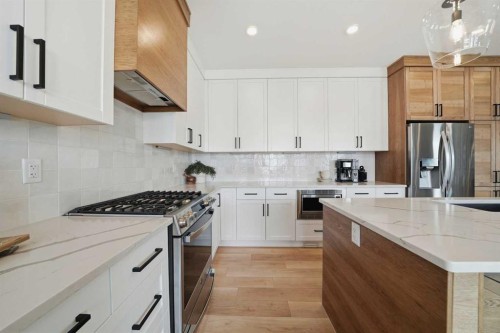 27 Eaton Crescent, Red Deer, AB - Indoor Photo Showing Kitchen With Upgraded Kitchen