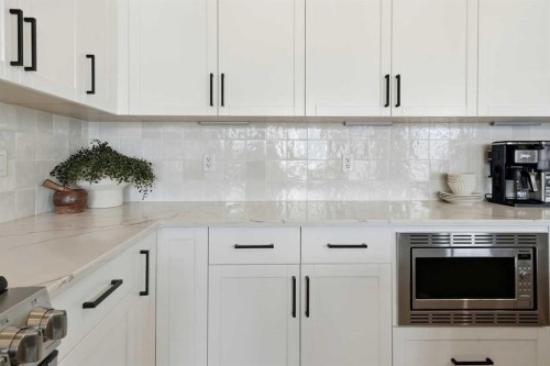 27 Eaton Crescent, Red Deer, AB - Indoor Photo Showing Kitchen