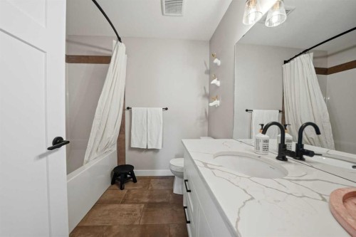 27 Eaton Crescent, Red Deer, AB - Indoor Photo Showing Bathroom