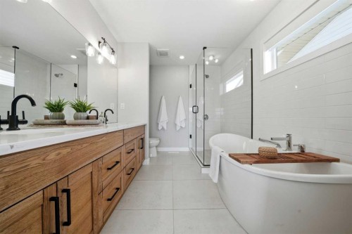 27 Eaton Crescent, Red Deer, AB - Indoor Photo Showing Bathroom