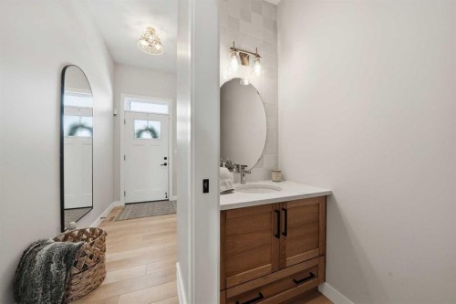 27 Eaton Crescent, Red Deer, AB - Indoor Photo Showing Bathroom