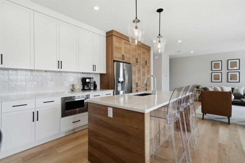 27 Eaton Crescent, Red Deer, AB - Indoor Photo Showing Kitchen With Upgraded Kitchen