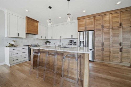27 Eaton Crescent, Red Deer, AB - Indoor Photo Showing Kitchen With Upgraded Kitchen