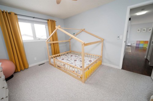 154 Rutherford Drive, Red Deer, AB - Indoor Photo Showing Bedroom