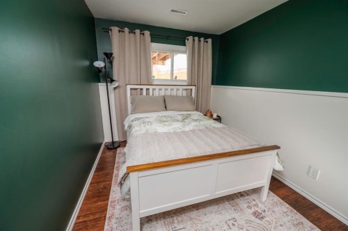 154 Rutherford Drive, Red Deer, AB - Indoor Photo Showing Bedroom