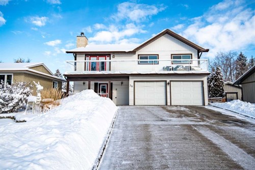 38 45 Street Close  Sylvan Lake, AB T4S 1K7