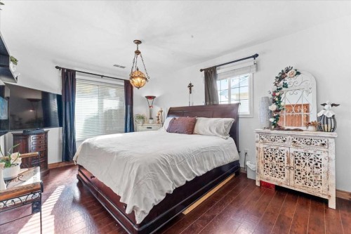 11124 110A Avenue, Edmonton, AB - Indoor Photo Showing Bedroom