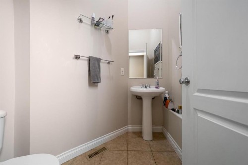 5809 28 Avenue, Camrose, AB - Indoor Photo Showing Bathroom