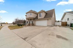 5809 28 Avenue  Camrose, AB T4V 1P8