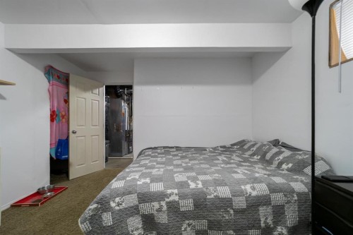 5809 28 Avenue, Camrose, AB - Indoor Photo Showing Bedroom