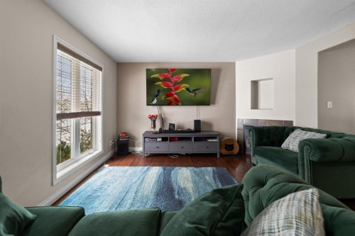 5809 28 Avenue, Camrose, AB - Indoor Photo Showing Living Room