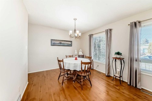3 Rutherford Close, Red Deer, AB - Indoor Photo Showing Dining Room
