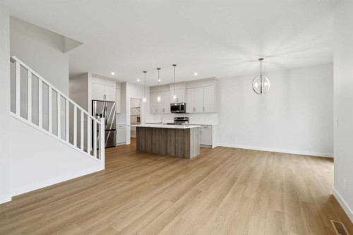 85 Southborough Square, Cochrane, AB - Indoor Photo Showing Kitchen