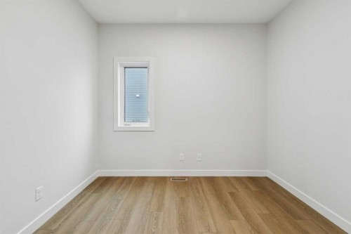 85 Southborough Square, Cochrane, AB - Indoor Photo Showing Other Room