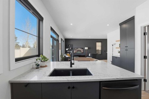 183 Ellington Crescent, Red Deer, AB - Indoor Photo Showing Kitchen