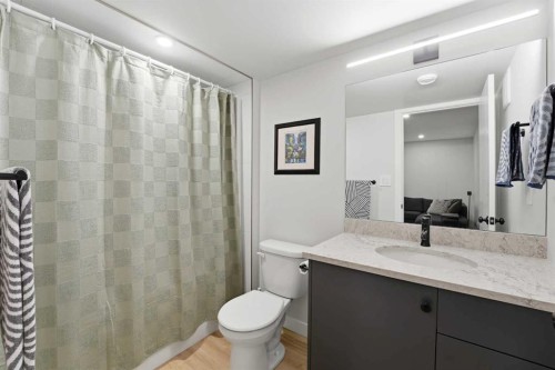 183 Ellington Crescent, Red Deer, AB - Indoor Photo Showing Bathroom