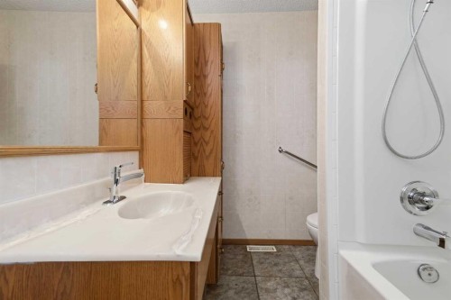 145 Wilson Crescent, Red Deer, AB - Indoor Photo Showing Bathroom