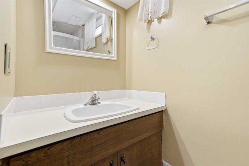 145 Wilson Crescent, Red Deer, AB - Indoor Photo Showing Bathroom