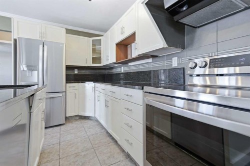 145 Wilson Crescent, Red Deer, AB - Indoor Photo Showing Kitchen