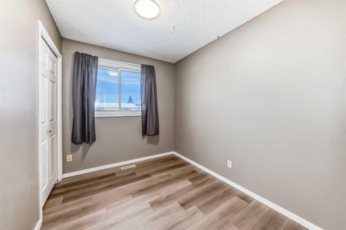B1-35 Nash, Red Deer, AB - Indoor Photo Showing Other Room