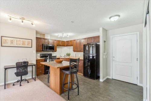 112-5340 199 Street, Edmonton, AB - Indoor Photo Showing Kitchen