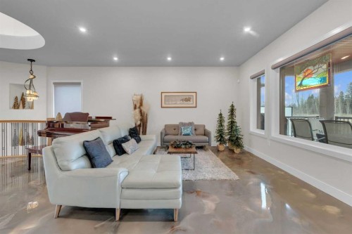 38 Grove Close, Red Deer, AB - Indoor Photo Showing Living Room