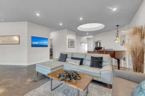 38 Grove Close, Red Deer, AB - Indoor Photo Showing Living Room