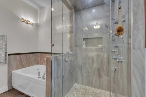 38 Grove Close, Red Deer, AB - Indoor Photo Showing Bathroom