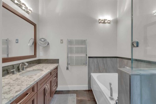 38 Grove Close, Red Deer, AB - Indoor Photo Showing Bathroom