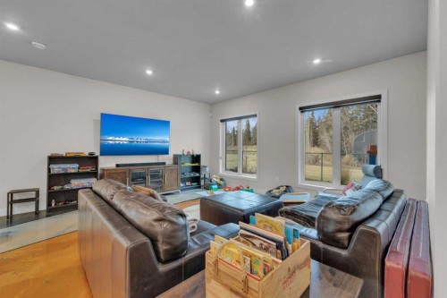 38 Grove Close, Red Deer, AB - Indoor Photo Showing Living Room