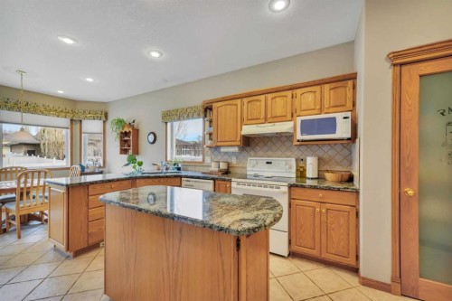 16 Askin Close, Red Deer, AB - Indoor Photo Showing Kitchen