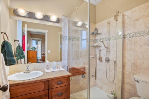 304 Jenner Crescent, Red Deer, AB - Indoor Photo Showing Bathroom
