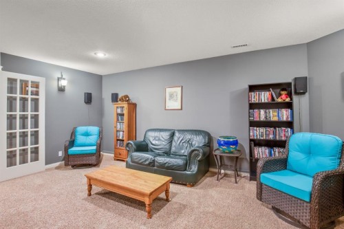 304 Jenner Crescent, Red Deer, AB - Indoor Photo Showing Living Room