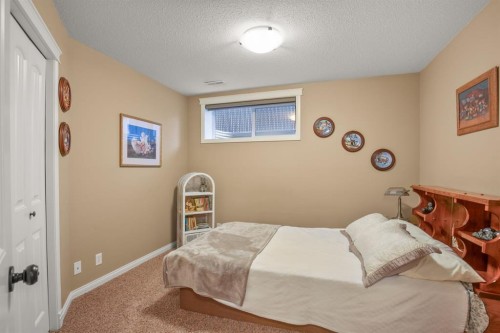 304 Jenner Crescent, Red Deer, AB - Indoor Photo Showing Bedroom