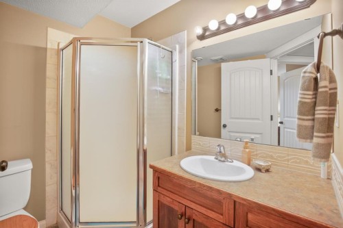 304 Jenner Crescent, Red Deer, AB - Indoor Photo Showing Bathroom