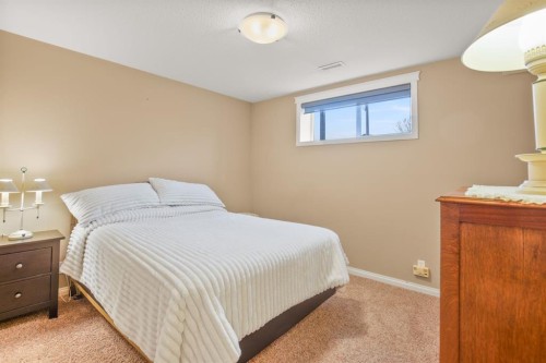 304 Jenner Crescent, Red Deer, AB - Indoor Photo Showing Bedroom