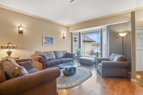 304 Jenner Crescent, Red Deer, AB - Indoor Photo Showing Living Room