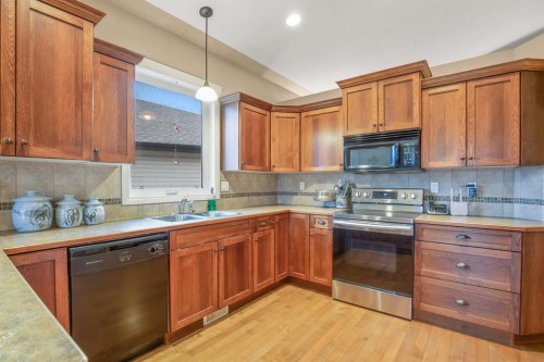 304 Jenner Crescent, Red Deer, AB - Indoor Photo Showing Kitchen With Double Sink